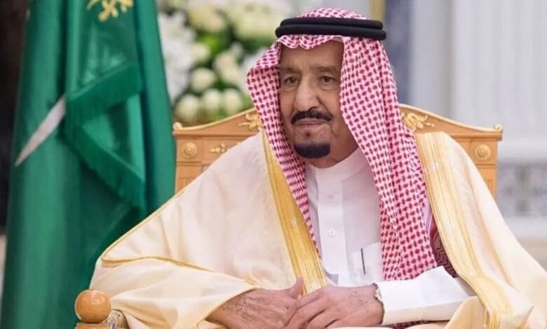 صرف مبلغ 1300 ريال كبدل لغلاء المعيشة لموظفي القطاعات الحكومية والخاصة بأمر ملكي سامي