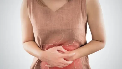 أسباب ألم البطن بعد الأكل الحار