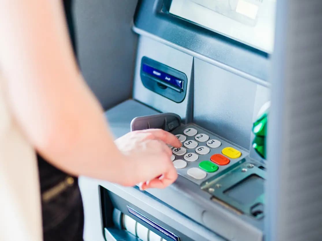 التواصل السريع مع البنك سر الامان